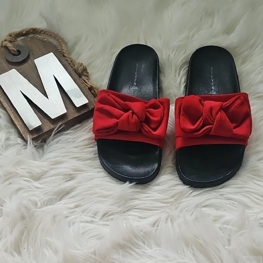 Steven by Steve Madden Savina Red and Black Slides